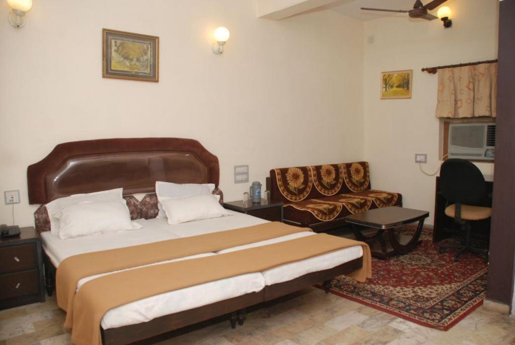 Hotel Royal Ahmedabad Exterior foto
